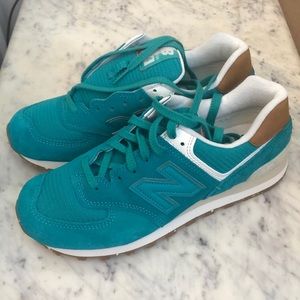 New Balance 574 in green turquoise